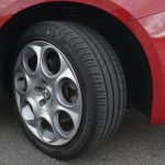 クラシカはアルファロメオらしい7ホールホイールを履く。タイヤサイズは225/45R17