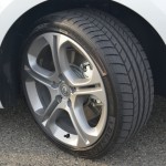 タイヤは225/40R18の「ダンロップ・スポーツマックスTT」。ブレーキキャリパーはRSのようなブレンボ製ではないが、大径タイプでかなりしっかりとしている