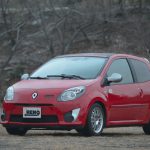 Sifoが手掛けた、CdAとほぼ同様の装備を持ったトゥインゴGT。低められた車高でやる気が漲っている。ホイールもCdAと同じ