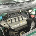 FWDのセニックと共通のF4R型2リッターDOHC 16バルブエンジンを搭載。ただ、ギアボックスとリアデフを結ぶプロペラシャフトを通すため、搭載位置が低められている