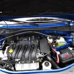 ルーテシアオーナーには見慣れたエンジンルーム。バリエーションは1.4、1.6、1.6 16V、1.5dCi 70。当該モデルは1.6 16Vを搭載