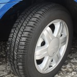 サイズは185/65R15で、ポーランドのDEBICAというメーカーのもの。かなりハードコンパウンドな感触